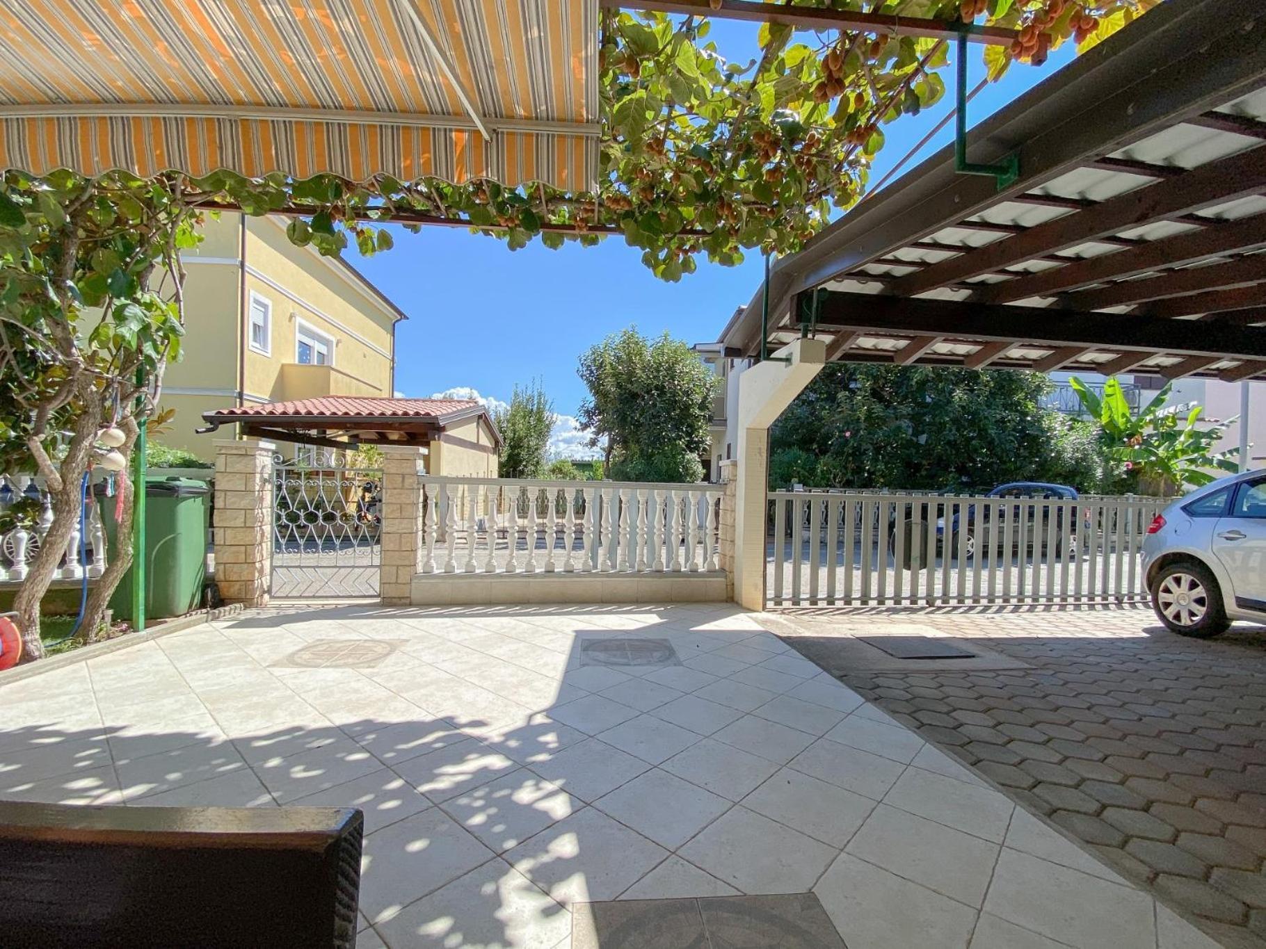 Beco Three Apartment Новиград Екстериор снимка