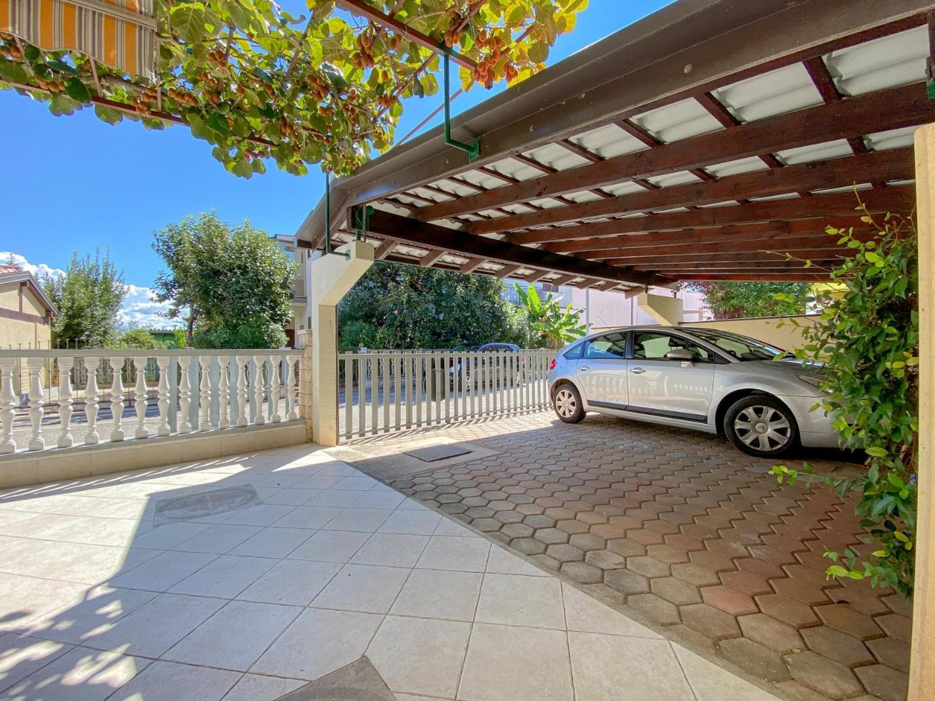 Beco Three Apartment Новиград Екстериор снимка