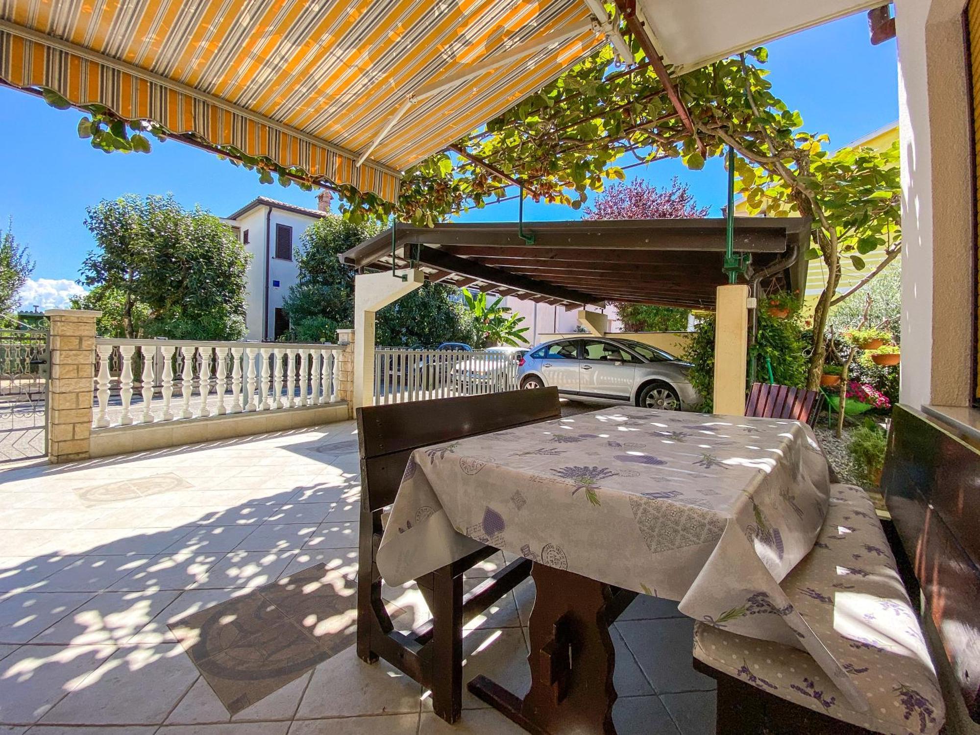 Beco Three Apartment Новиград Екстериор снимка