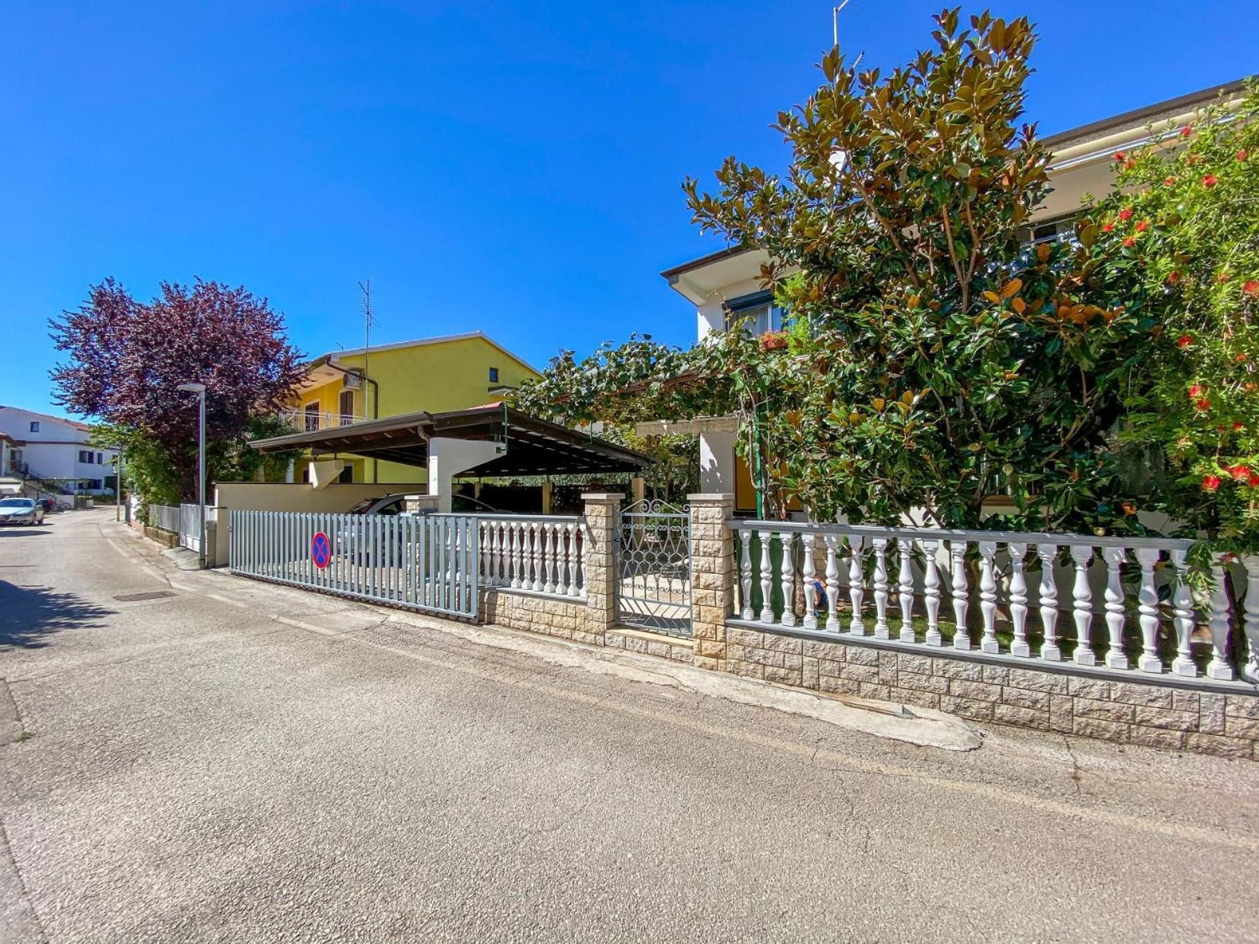 Beco Three Apartment Новиград Екстериор снимка
